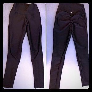 New Black Diamond textured push up leggings M/L